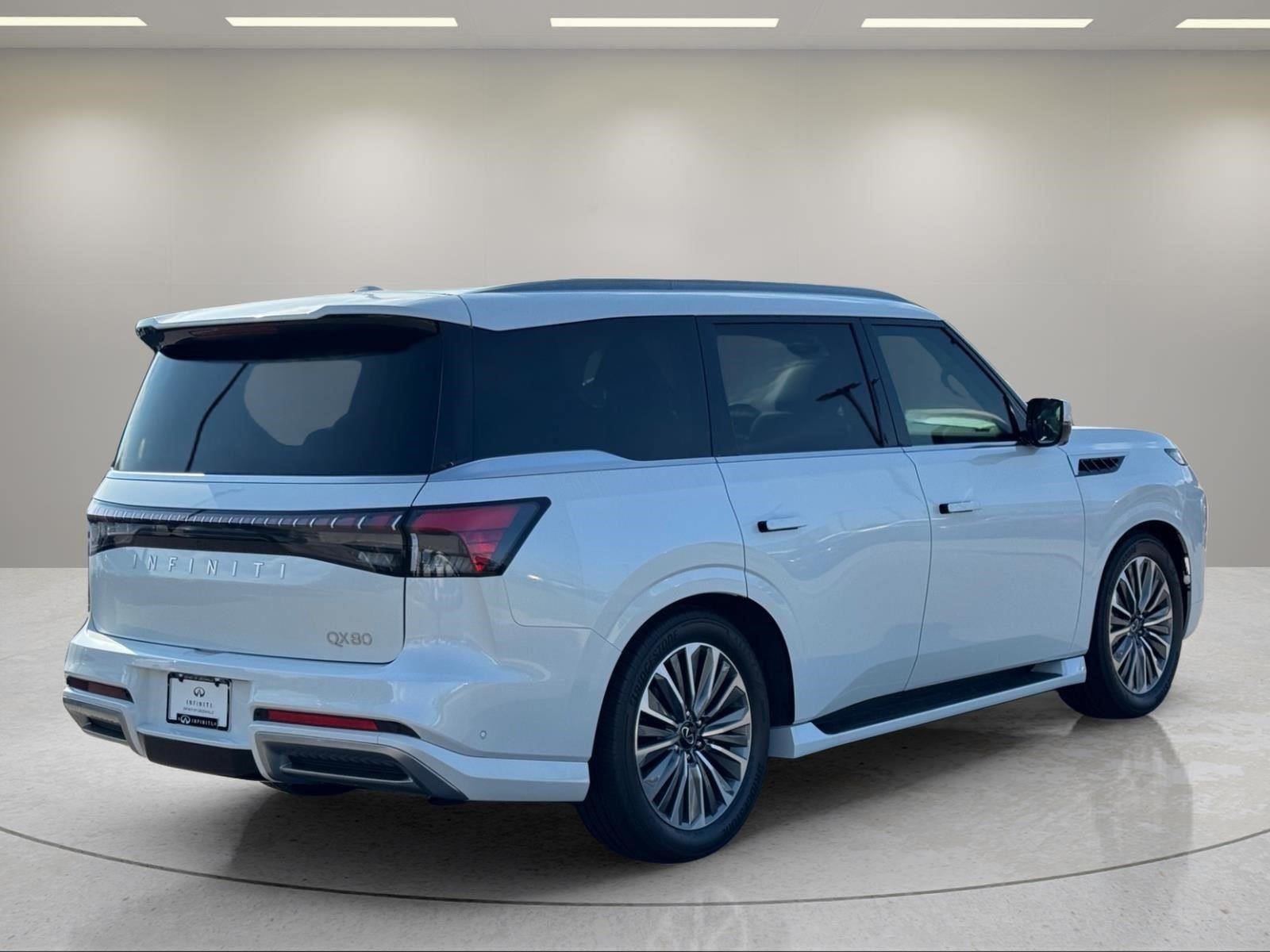 New 2027 RADIANT WHITE INFINITI Luxe 2WD image 5