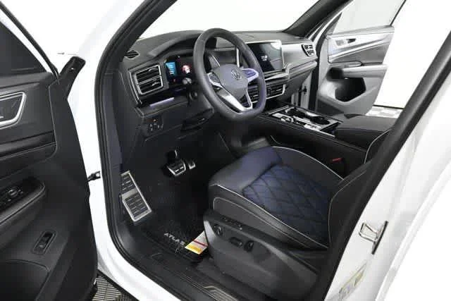 2026 Volkswagen Atlas Cross Sport SEL Premium R-LINE - Photo 29