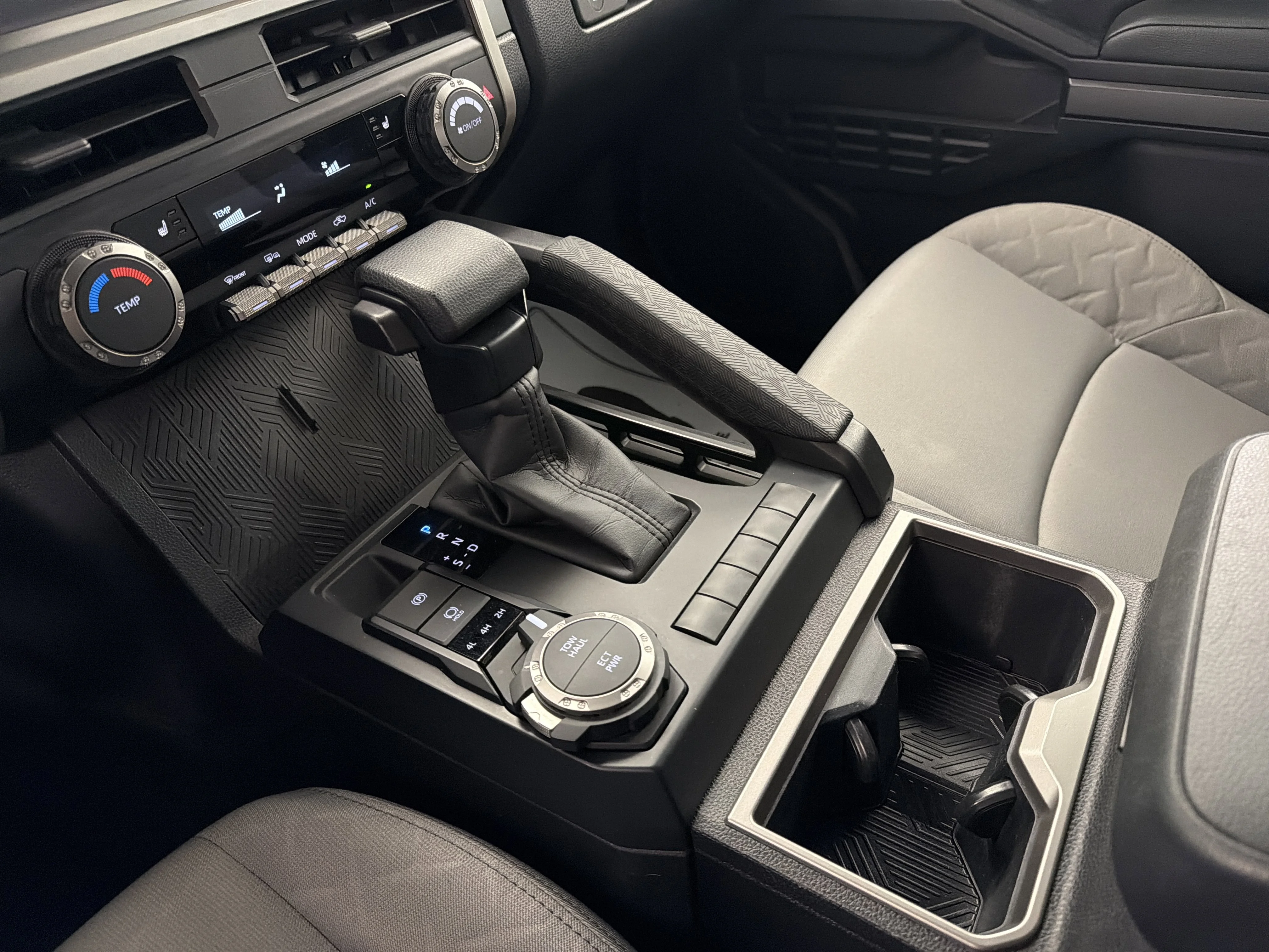 2024 Toyota Tacoma SR5 - Photo 12