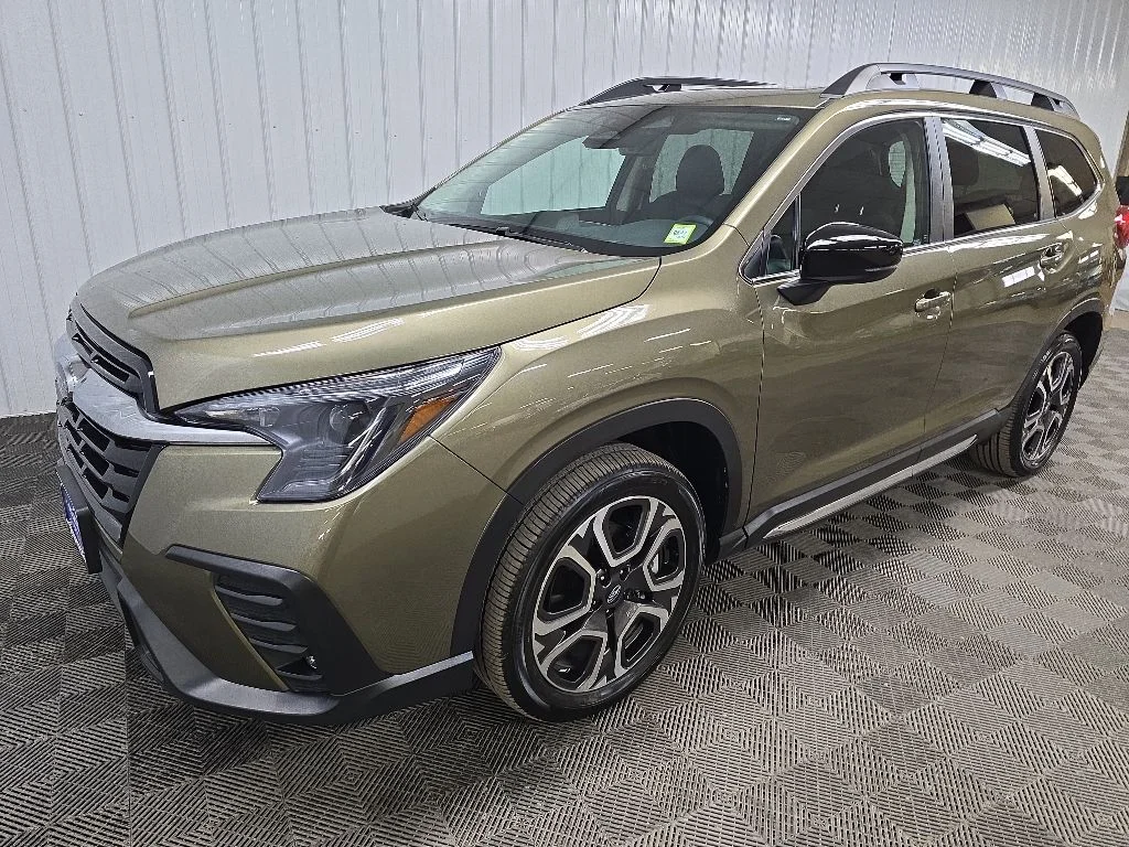 Used 2025 Green Metallic Subaru Limited image 8