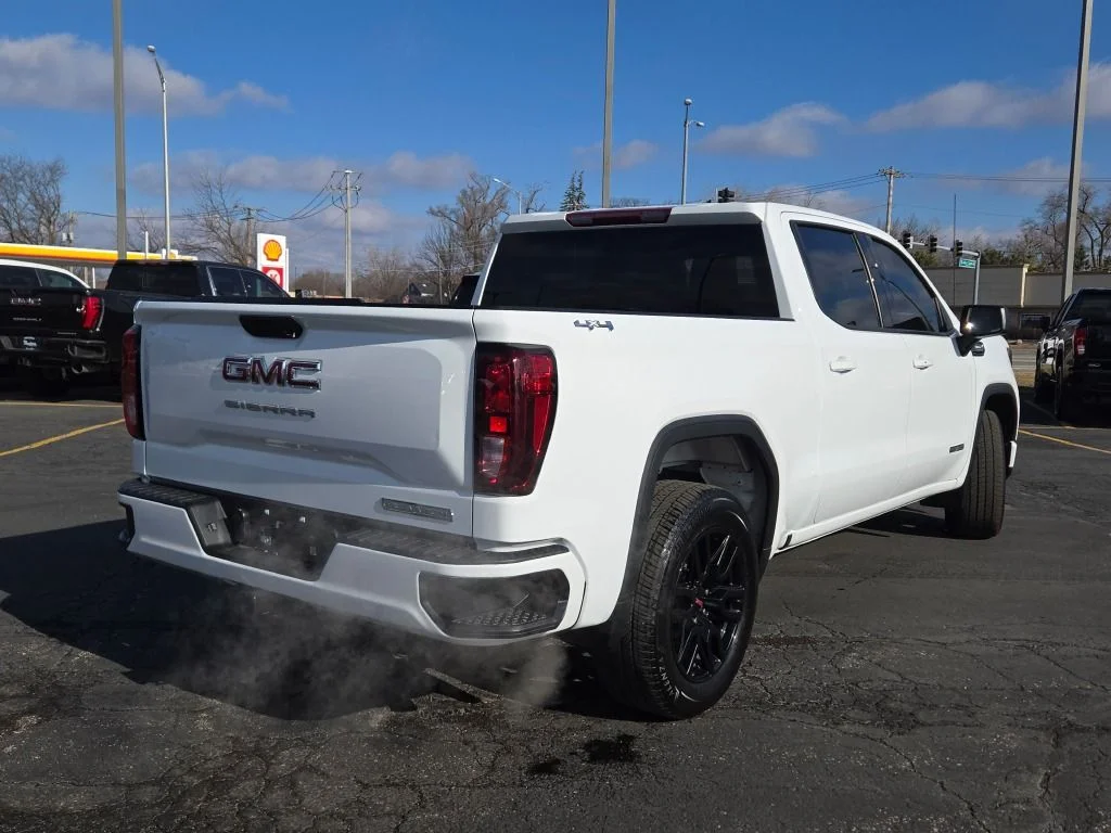 Used 2024 White GMC Elevation image 12
