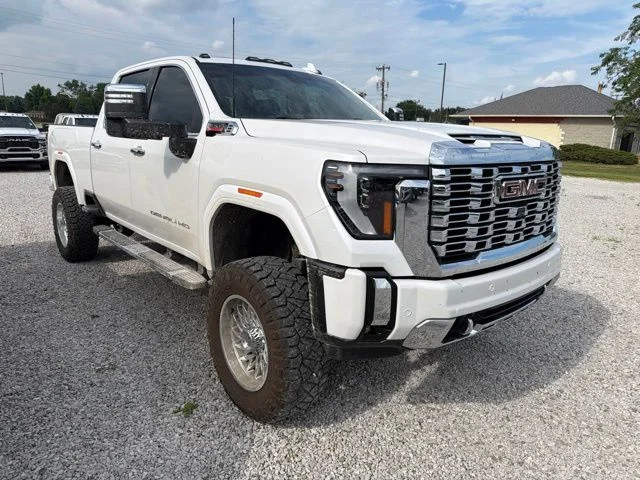 Used 2024 White GMC Denali image 11