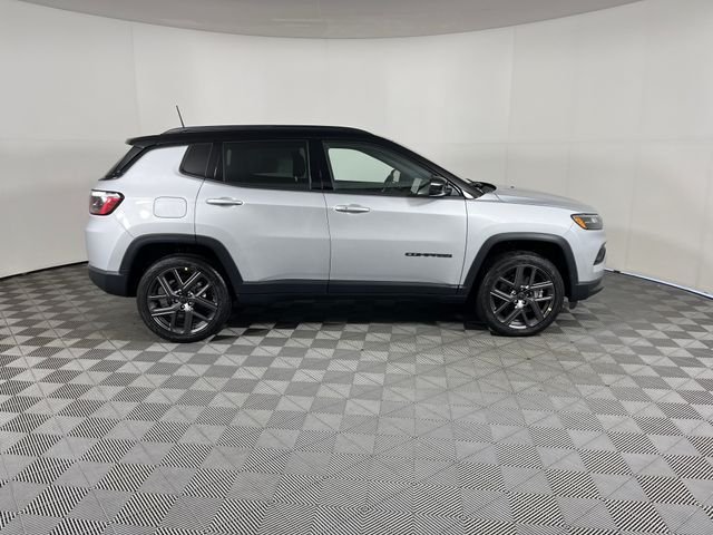New 2026 Silver Zynith Metallic Clearcoat Jeep Limited image 4