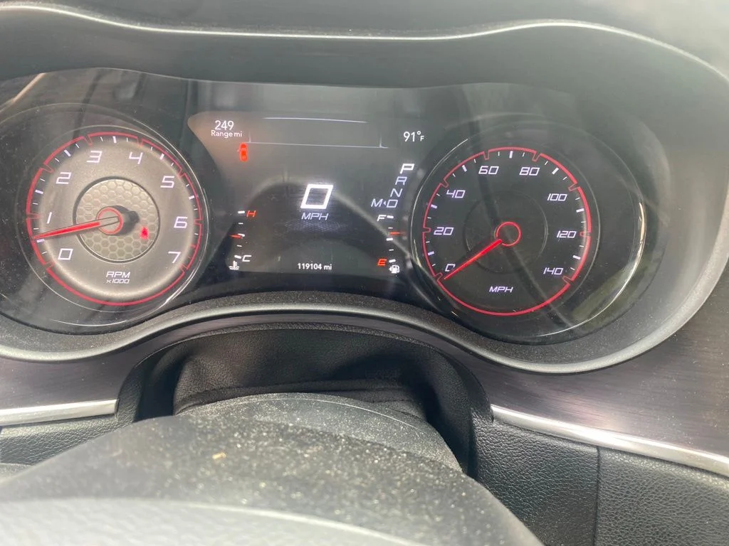 Used 2018 Red Dodge SXT image 2