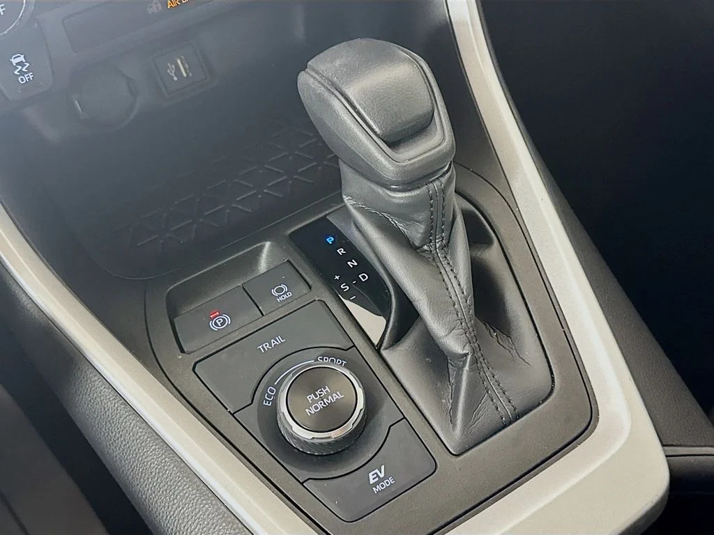 Used 2023 White Toyota XLE image 19