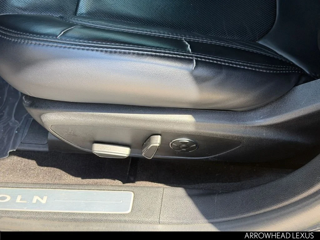 Used 2019 Black Lincoln Reserve image 16