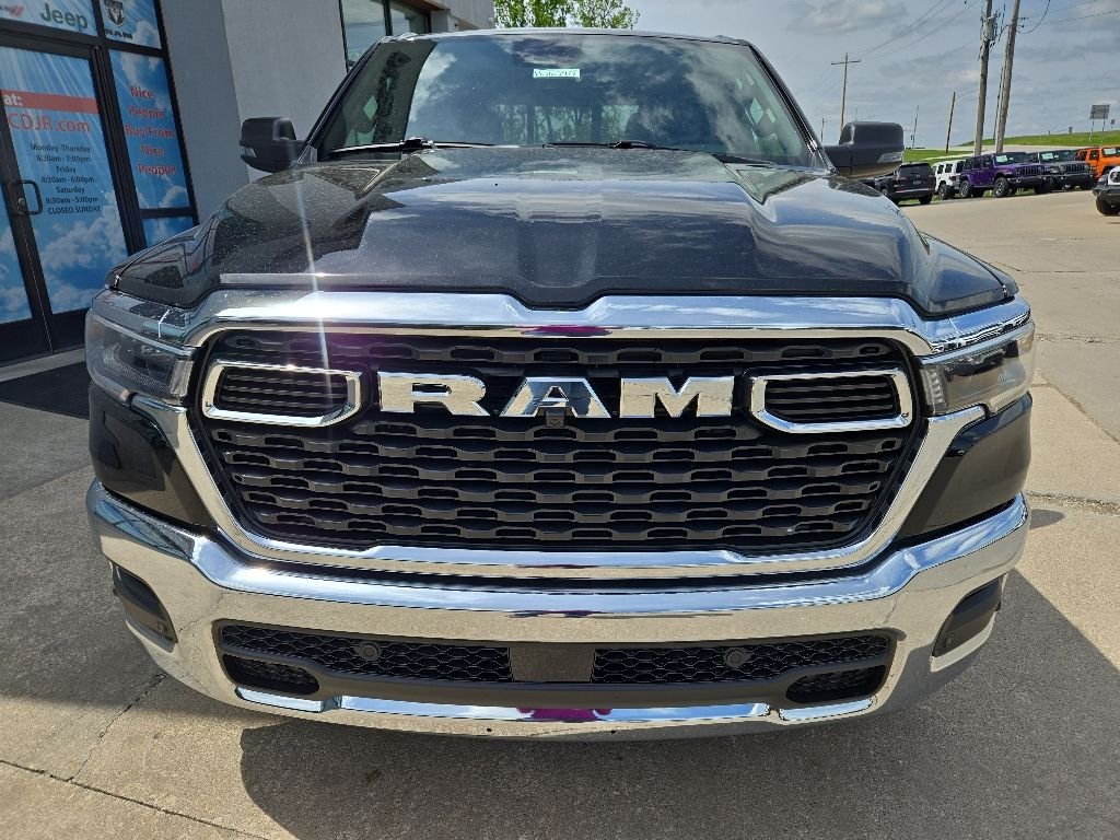 New 2026 Diamond Black Crystal Pearl-Coat Exterior Paint RAM Big Horn/Lone Star image 16
