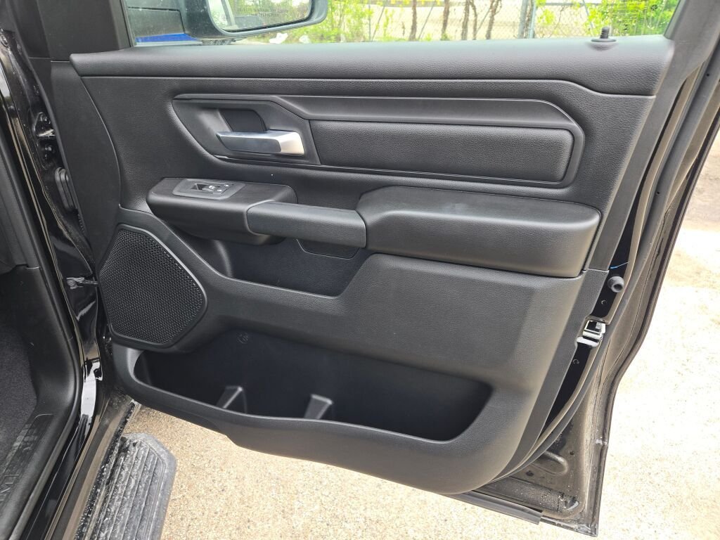 New 2026 Diamond Black Crystal Pearl-Coat Exterior Paint RAM Express image 6