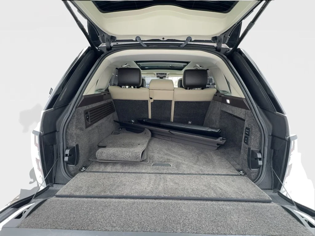 Used 2020 White Land Rover HSE image 16