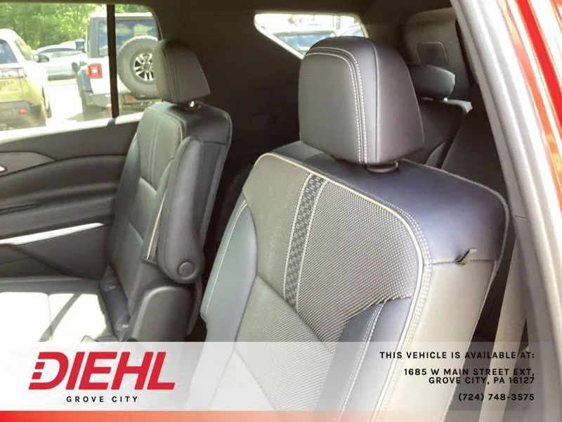 Used 2024 RADIANT RED TINTCOAT Chevrolet Premier image 17