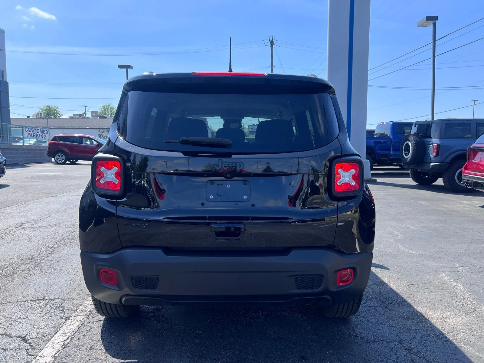 Used 2023 Black Clearcoat Jeep Altitude image 10