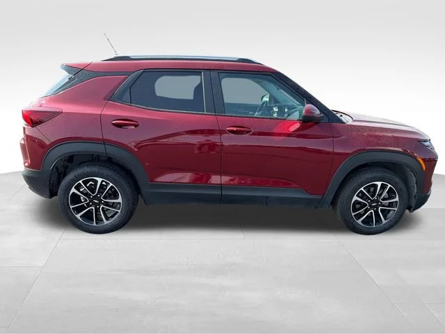 Used 2025 Crimson Metallic Chevrolet LT image 7