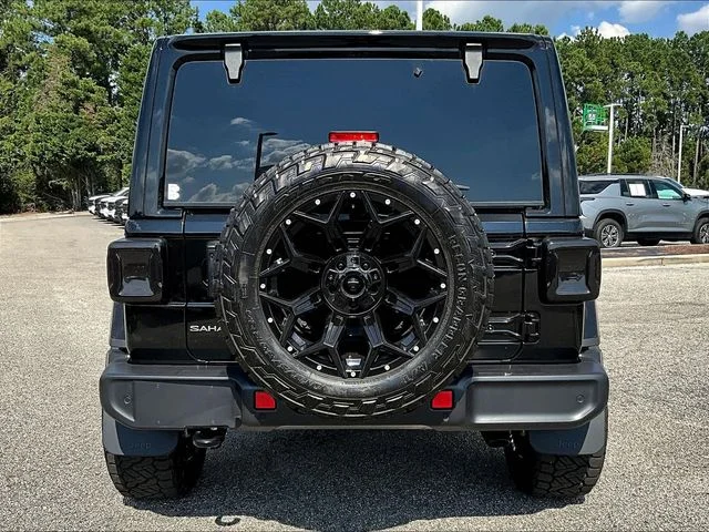 Used 2025 Black Jeep Sahara image 5