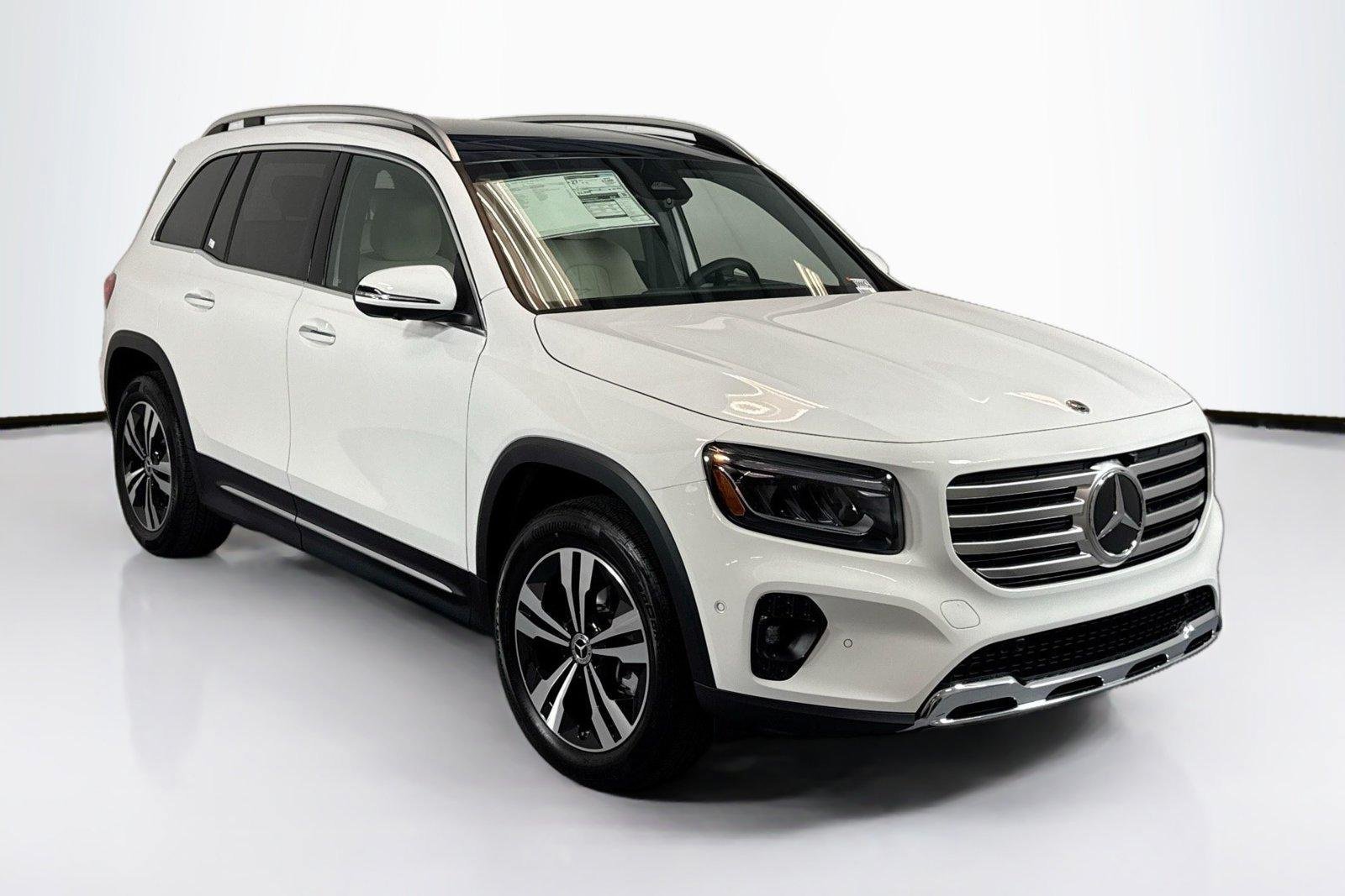 New 2026 Polar White Mercedes-Benz GLB 250 image 3