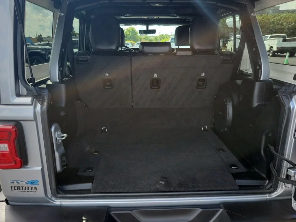 Used 2021 Silver Jeep Unlimited Sahara 4x4 image 26