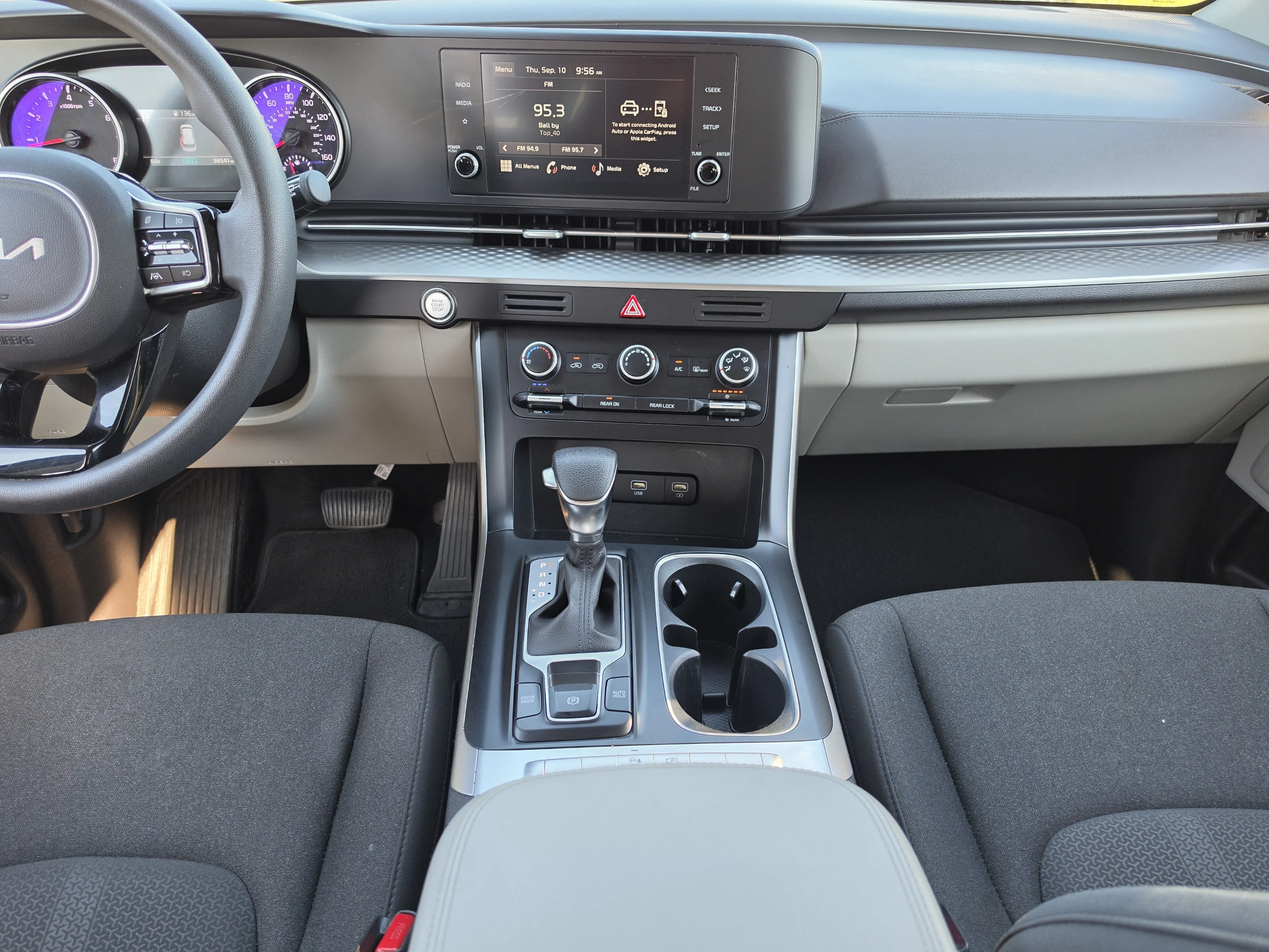 Used 2023 Silky Silver Kia LX image 19