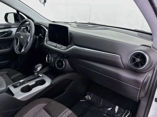 Used 2024 White Chevrolet LT image 28