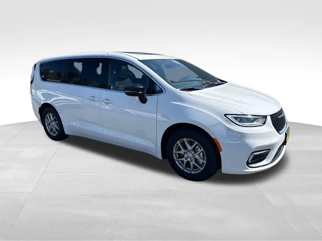 2026 Chrysler Pacifica Select's photo