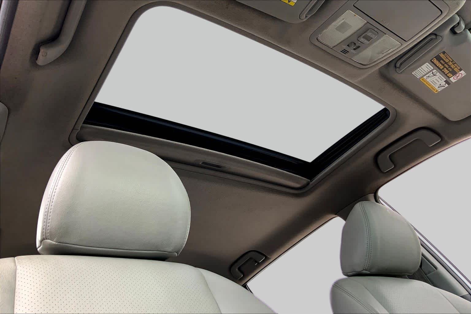 Used 2007 Classic Silver Metallic Toyota Limited image 13