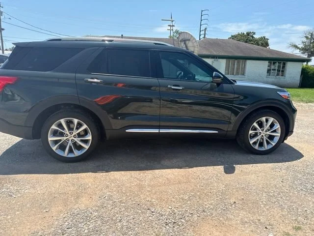 Used 2023 Green Ford Platinum image 16