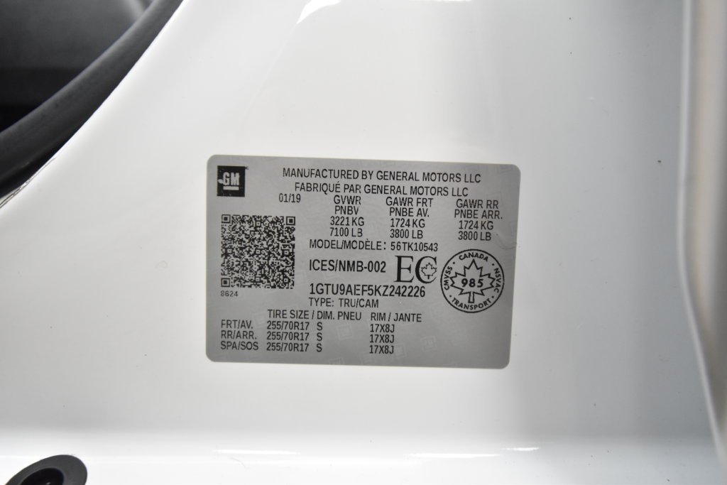 Used 2019 White GMC Base image 21
