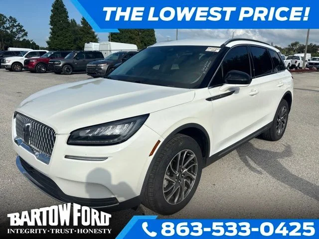 Used 2022 White Lincoln Standard image 1
