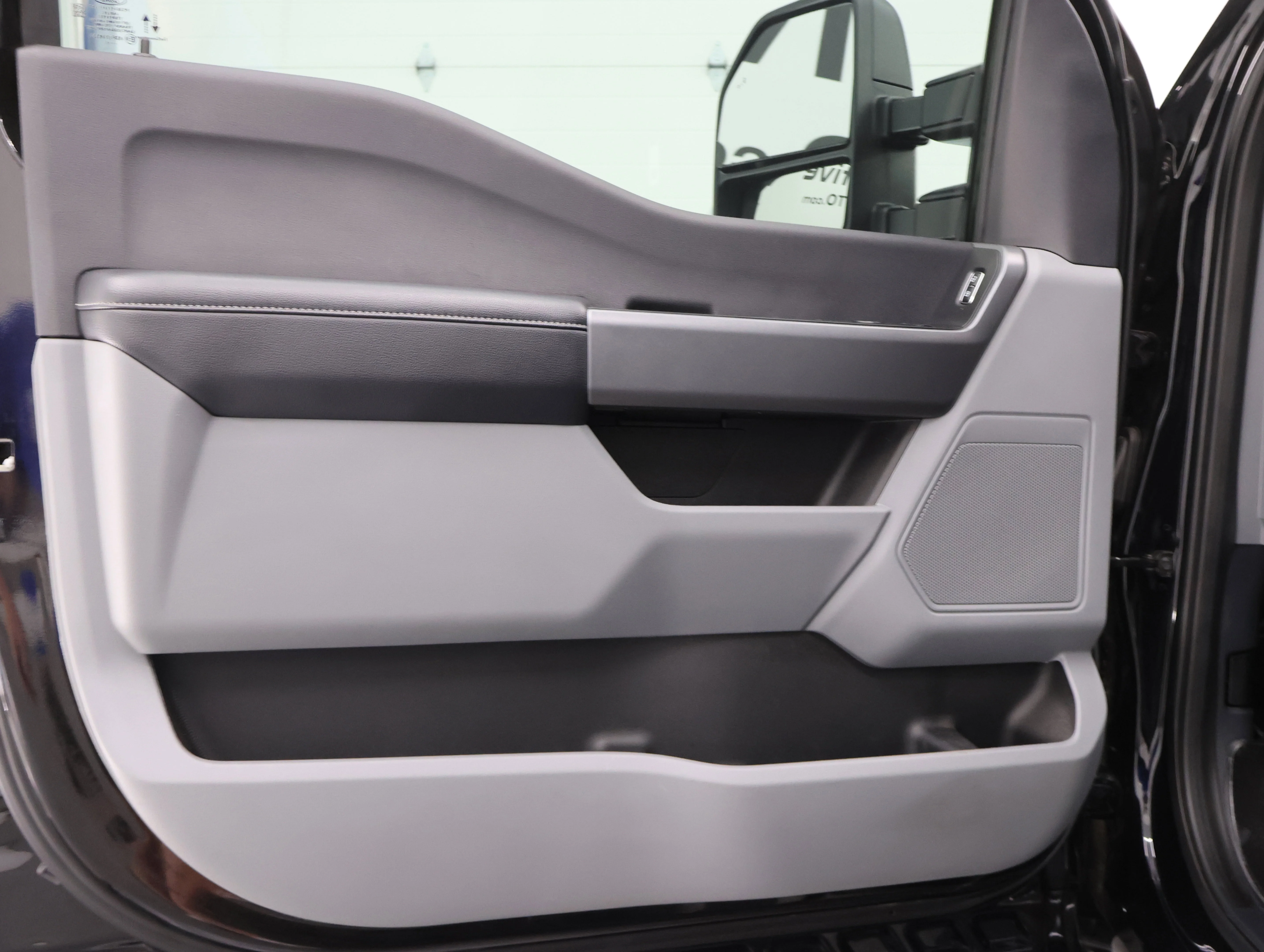 2025 Ford F-350 Super Duty XLT - Photo 35
