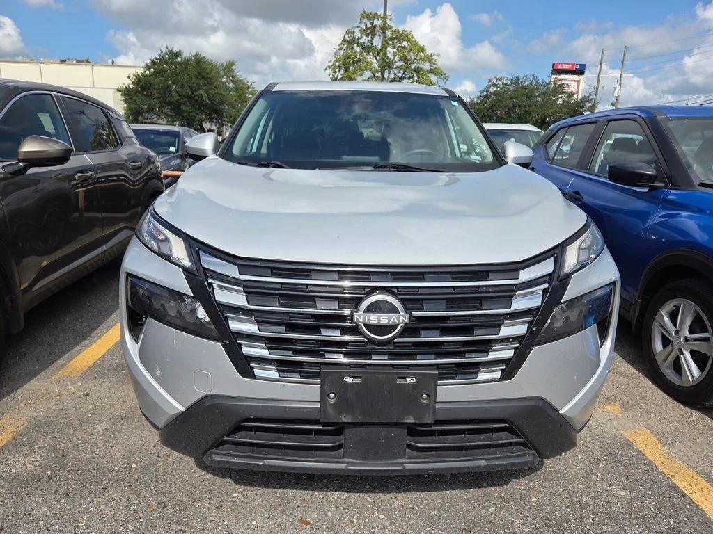Used 2024 Silver Nissan SV image 2