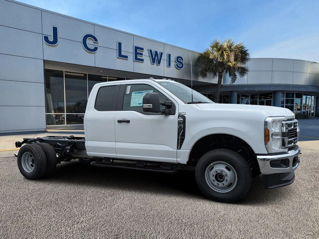 2026 Ford F-350 Super Duty Chassis Cab