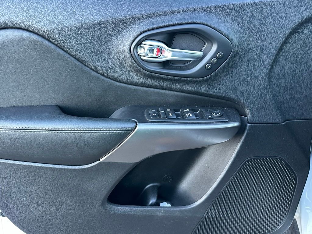 Used 2019 White Jeep Limited image 9