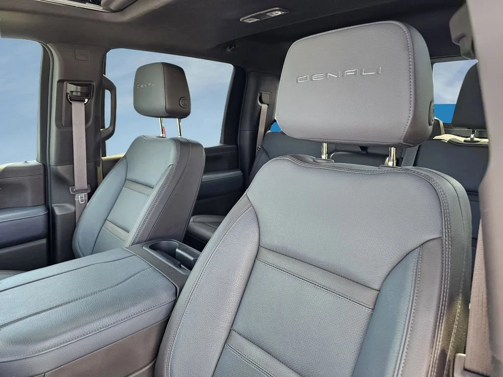 Used 2023 White Frost Tricoat GMC Denali image 19