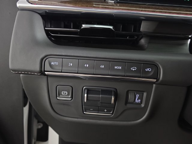 Used 2022 Crystal White Tricoat Cadillac Sport Platinum image 22