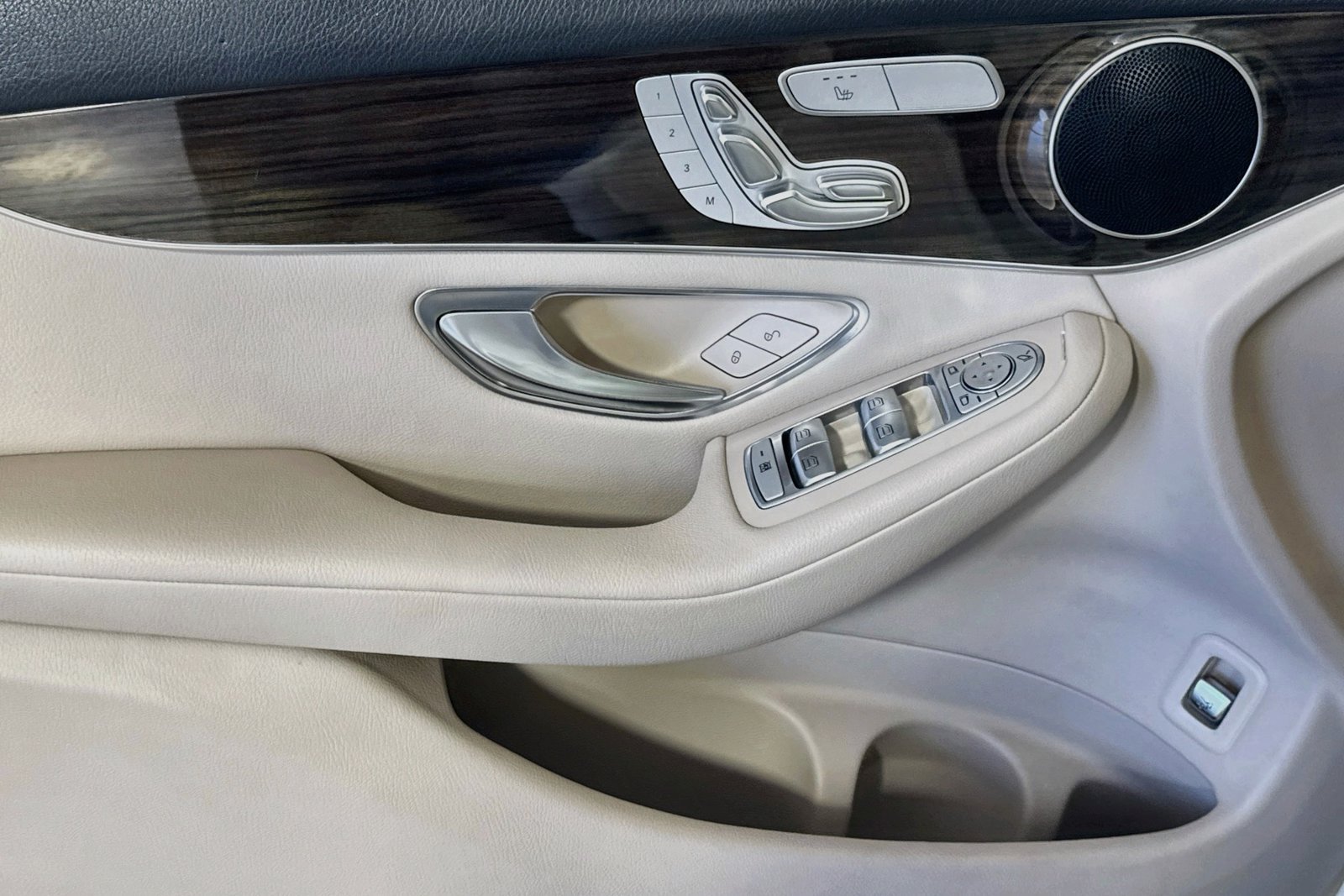 Used 2018 Polar White Mercedes-Benz GLC 300 image 17