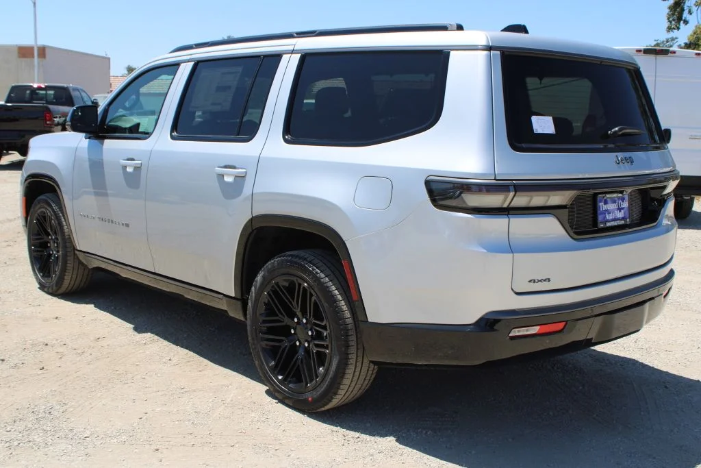 New 2026 Silver-Zynith Exterior Paint Jeep Limited Reserve image 6