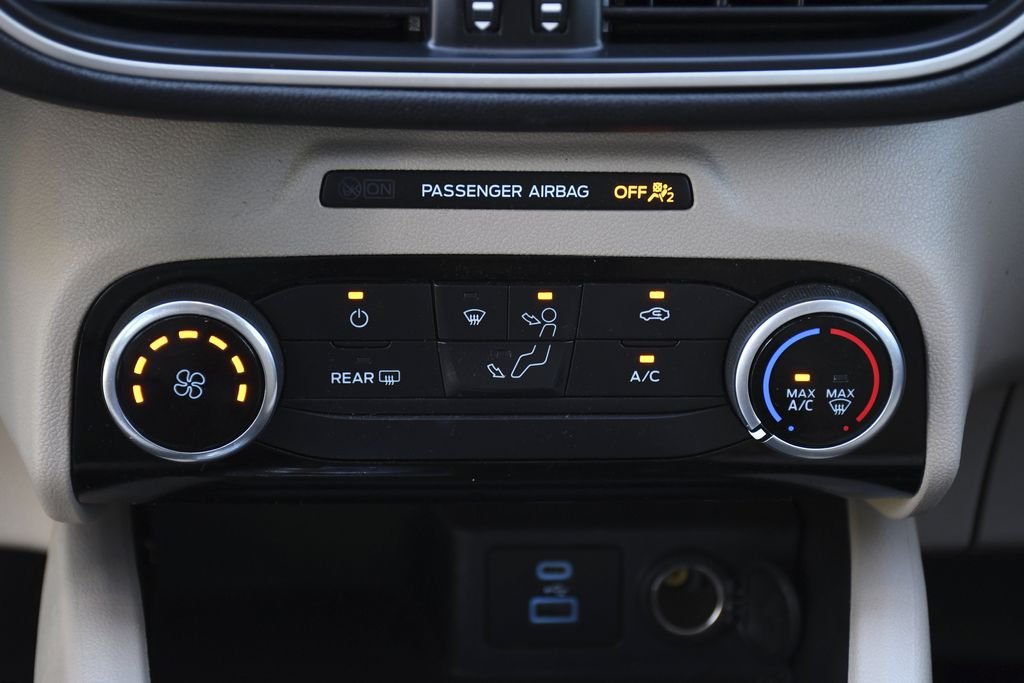 Used 2022 White Ford SE image 13