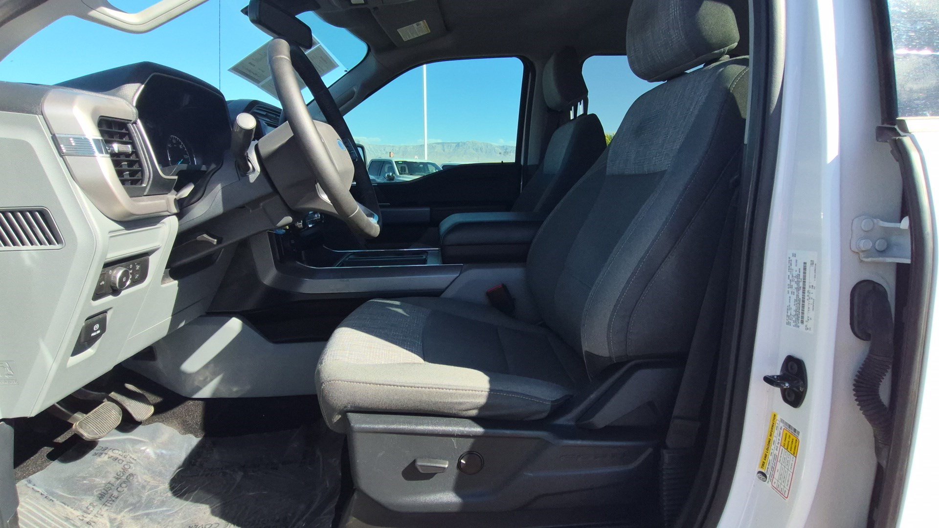 Used 2022 Oxford White Ford XLT image 14