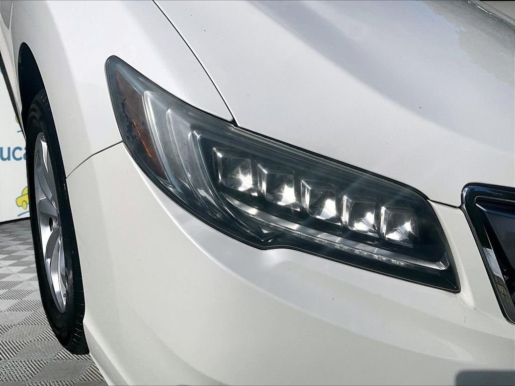 Used 2017 White Acura  image 33