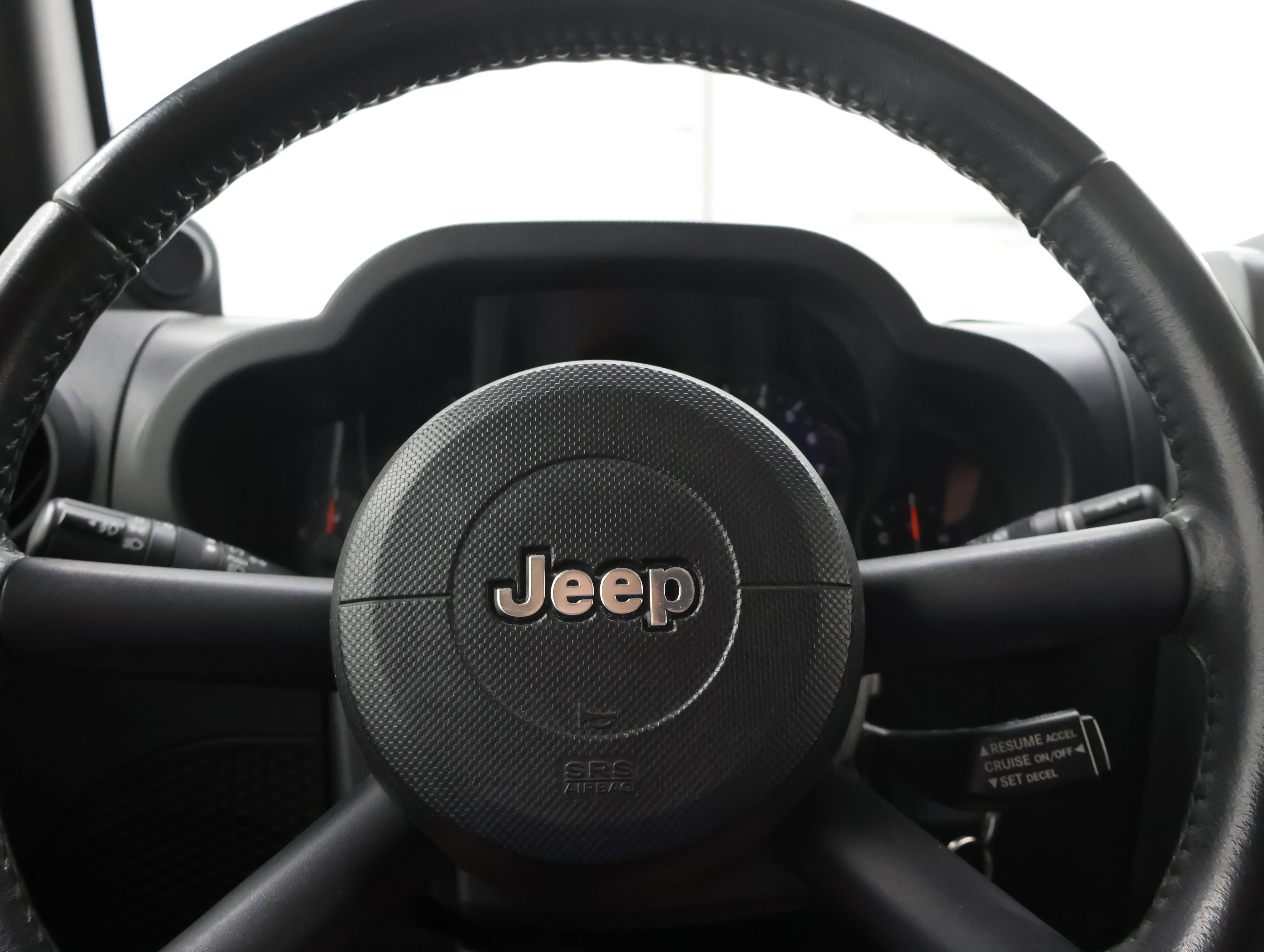 Used 2009 Red Rock Crystal Pearl Jeep X image 13