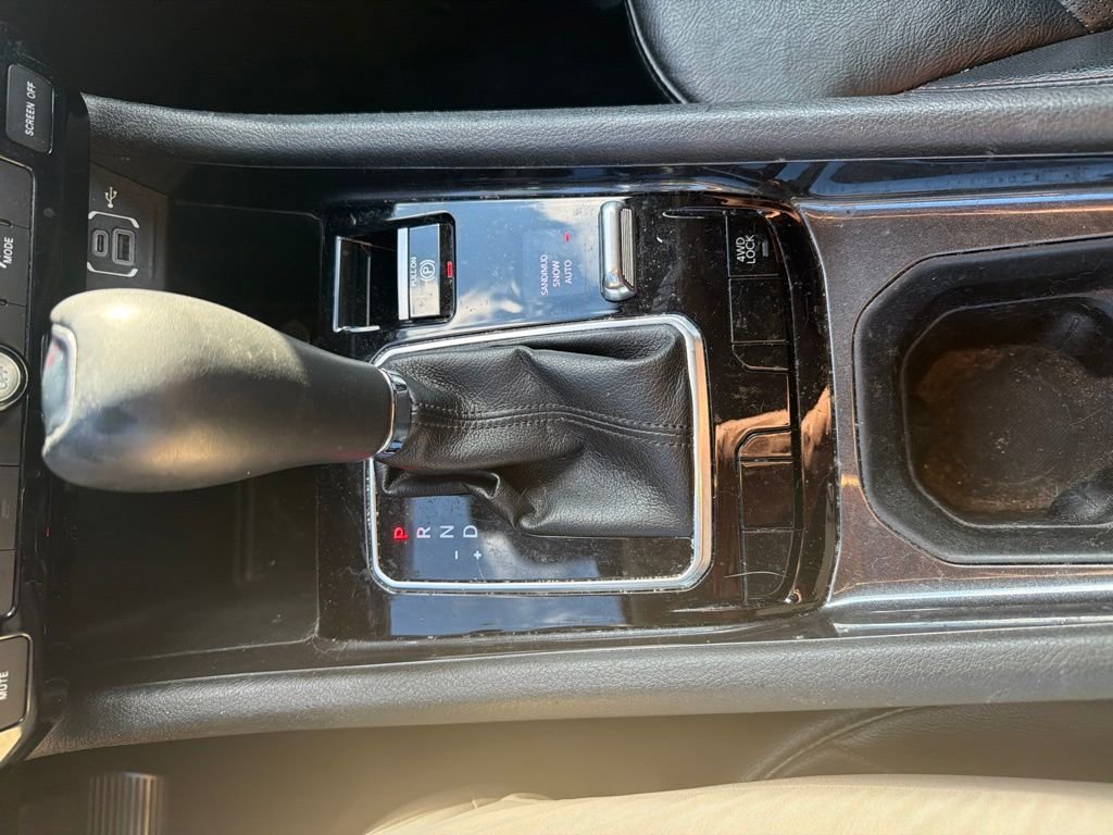 Used 2022 Silver Jeep Latitude Lux image 18