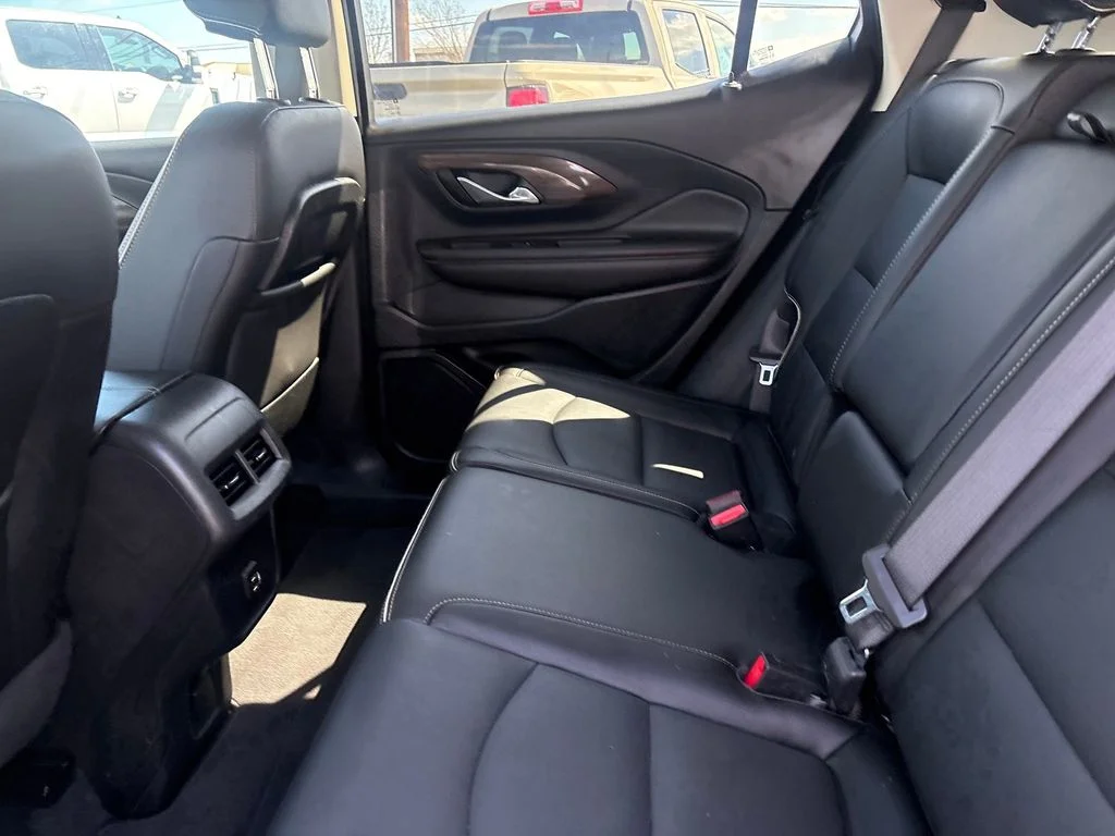 Used 2021 Silver GMC Denali image 23