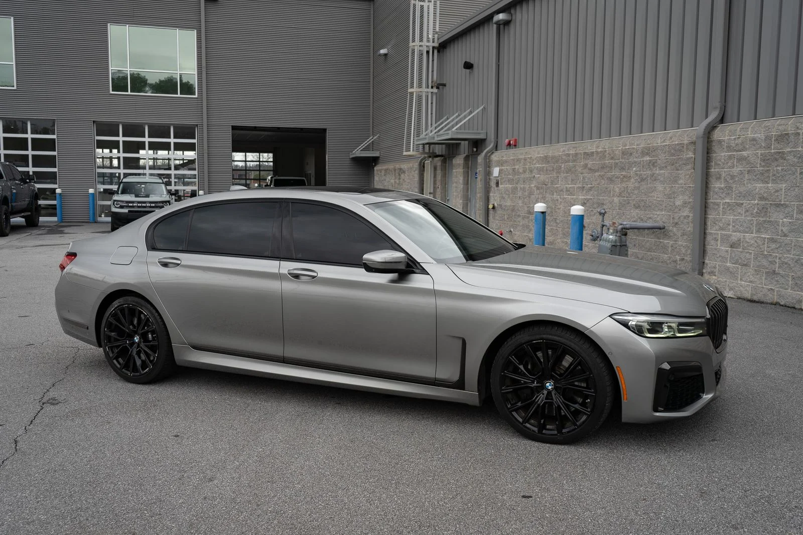Used 2022 Gray BMW 750i xDrive image 21