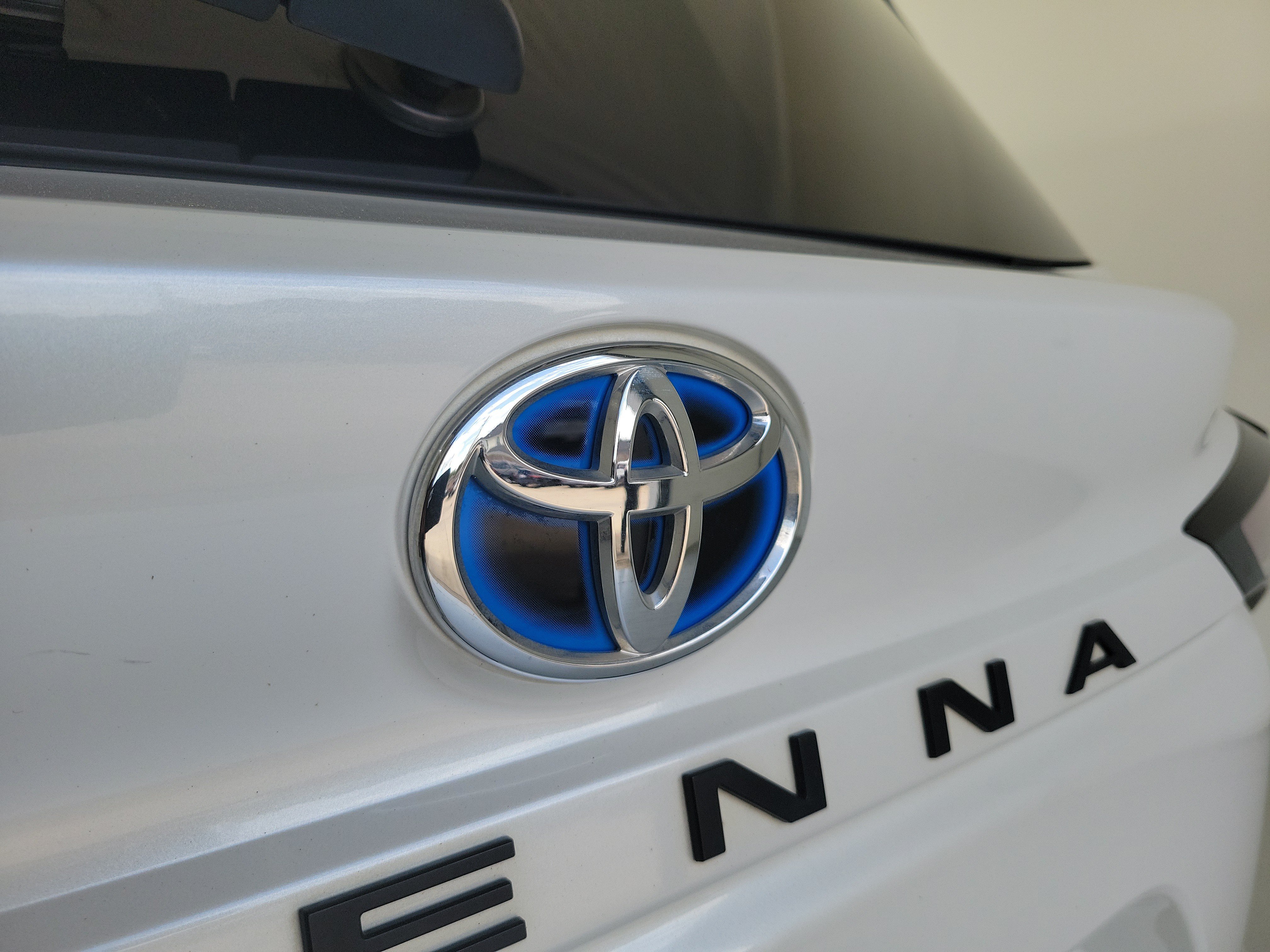 Used 2025 Wind Chill Pearl Toyota XLE image 10