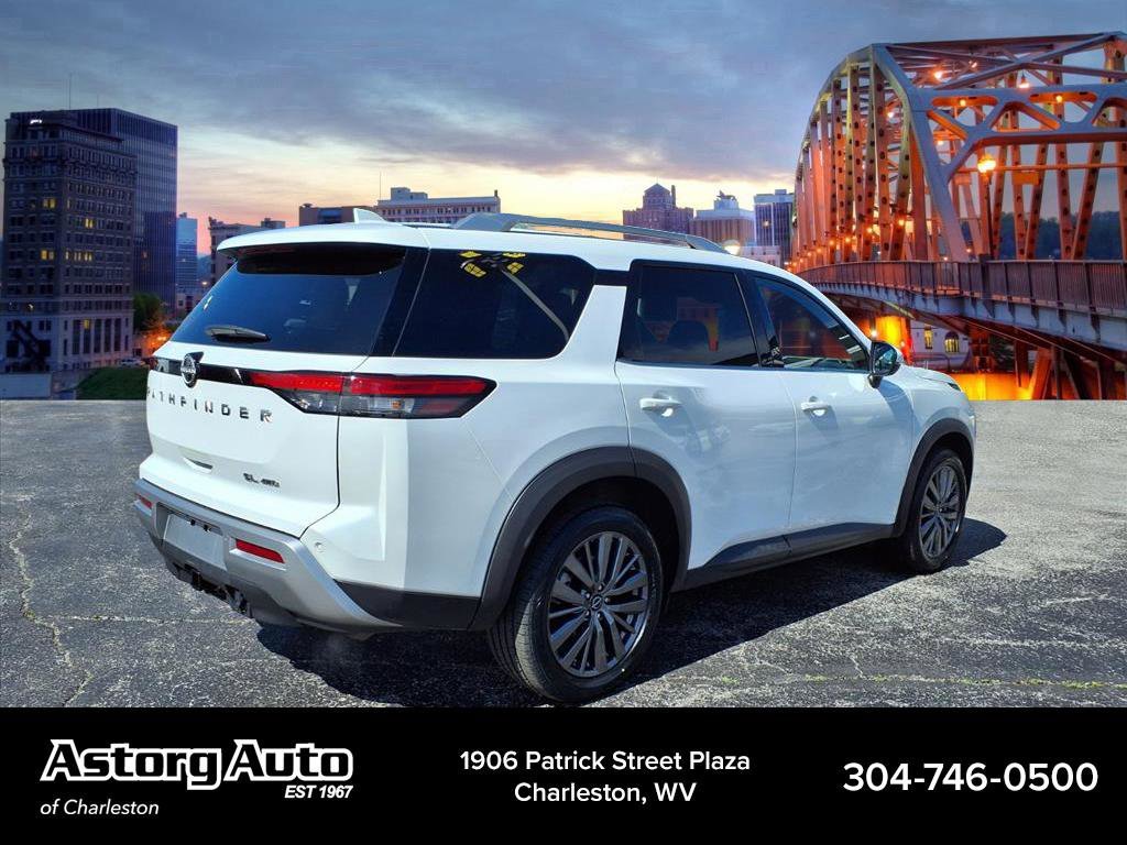 Used 2025 Everest White Pearl Tricoat Nissan SL image 3