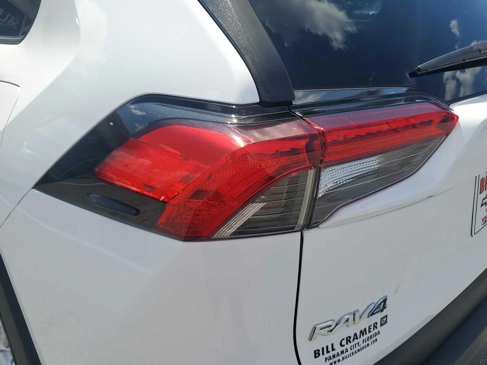 Used 2020 Super White White Toyota XLE image 5