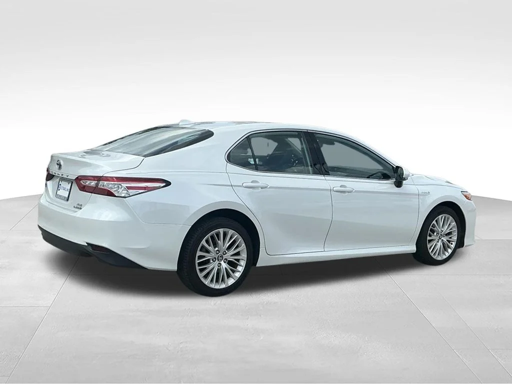 Used 2020 Beige Toyota XLE image 13