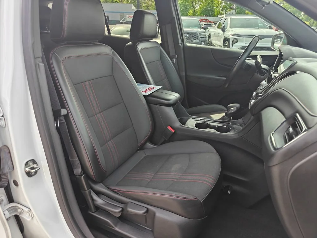 Used 2022 Summit White Chevrolet RS image 22