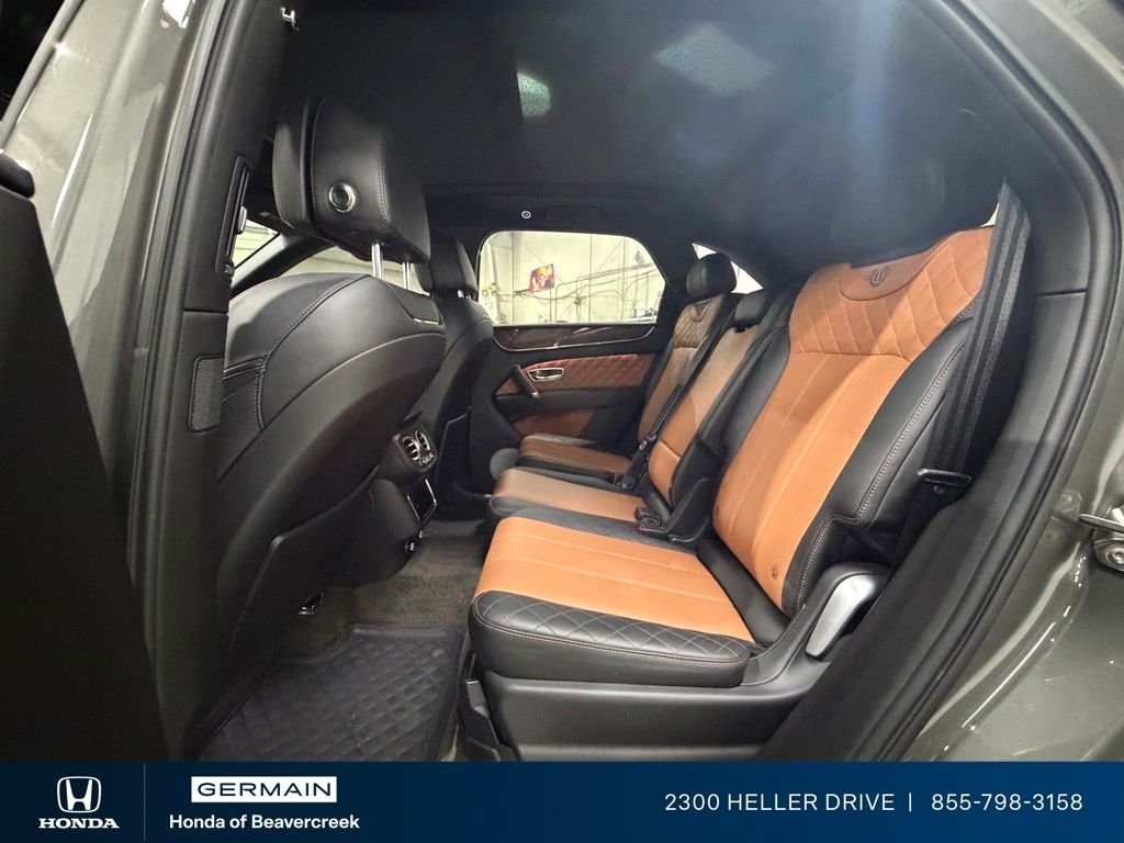 Used 2018 Porcelain Metallic Bentley W12 image 32