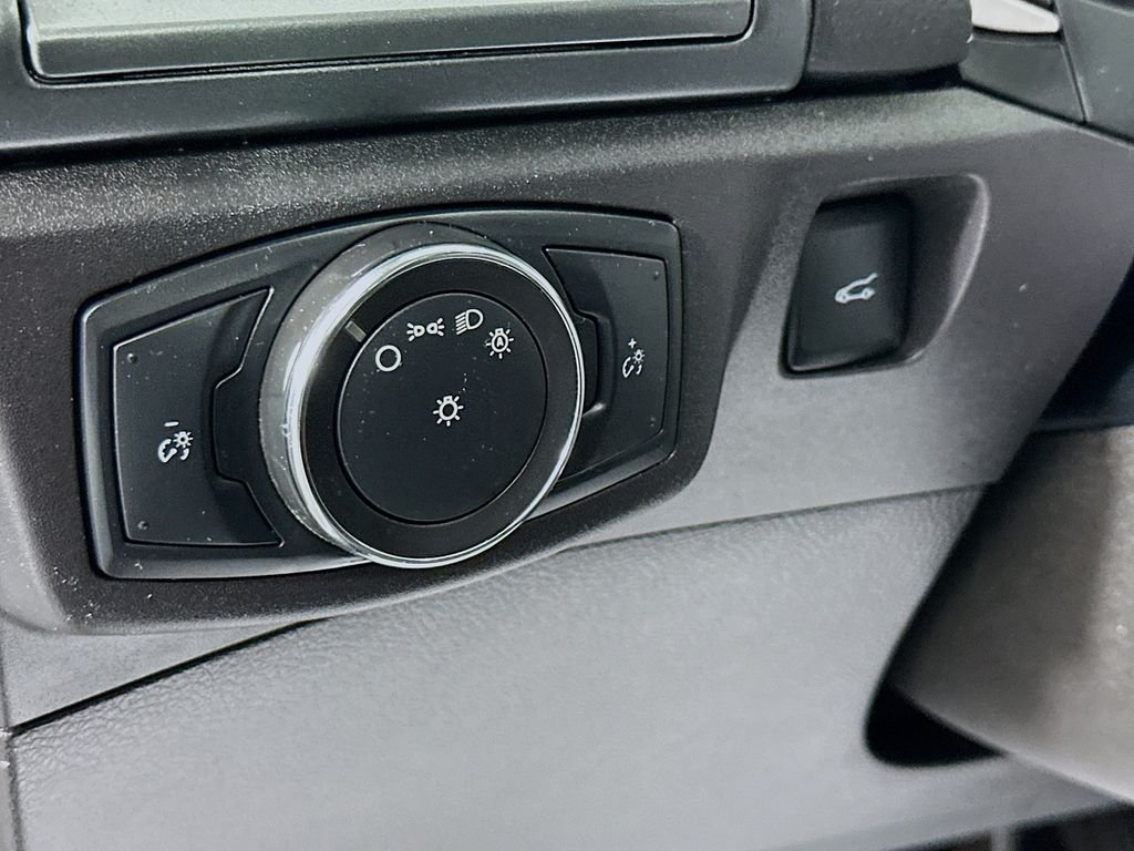Used 2016 Oxford White Ford SE image 11