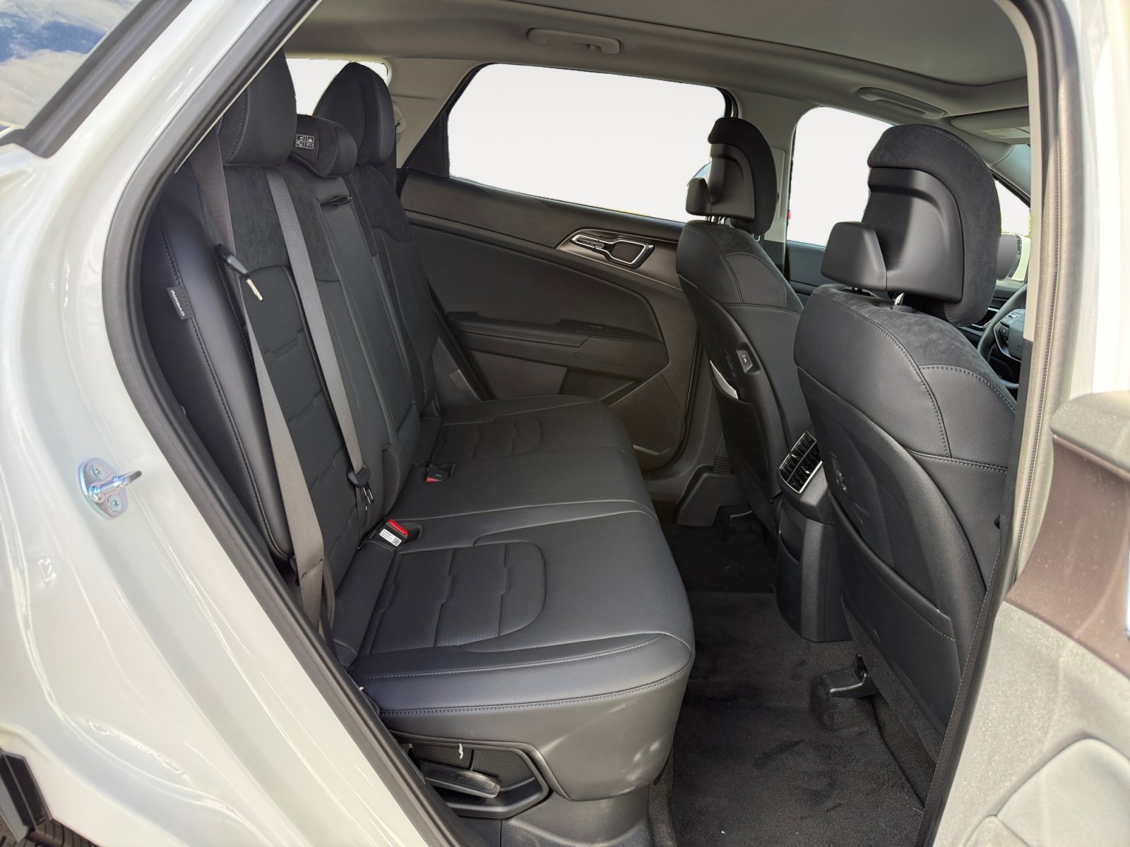 New 2027 Snow White Pearl Kia SX-Prestige image 18