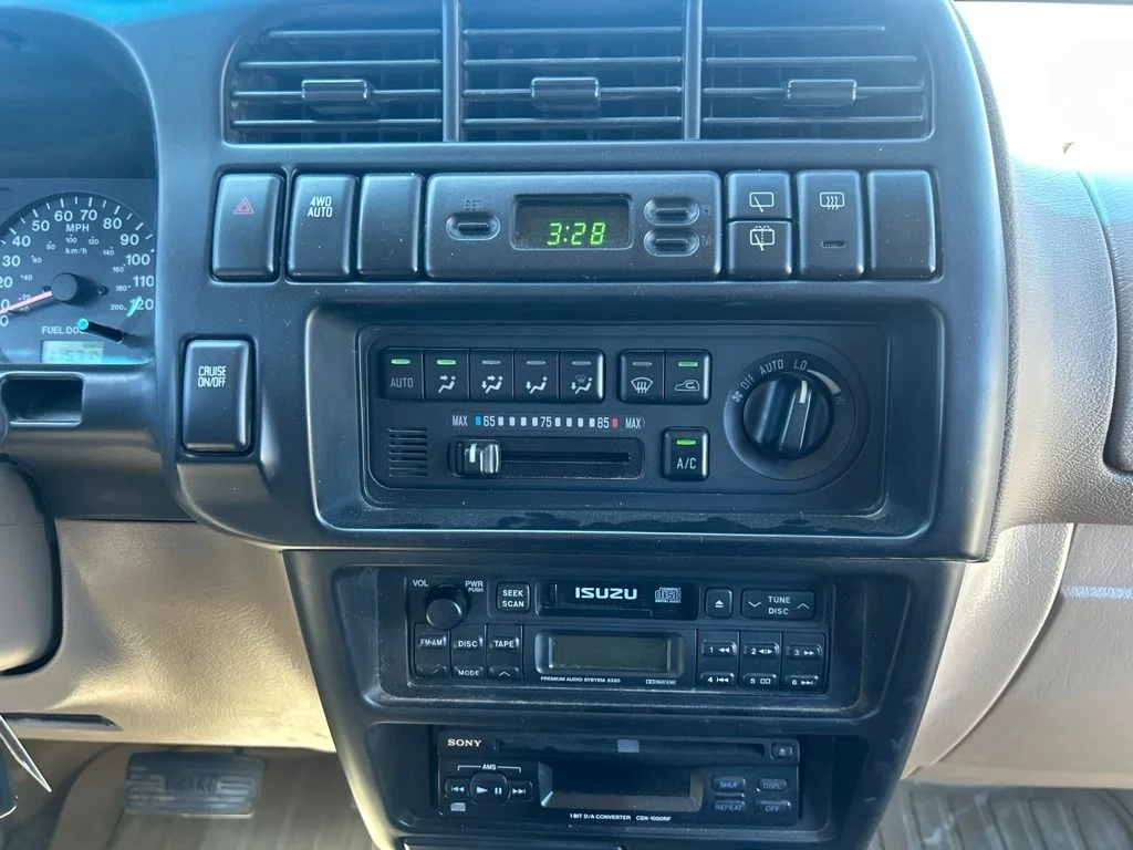 Used 2000 Foxfire Red Mica Isuzu S image 13